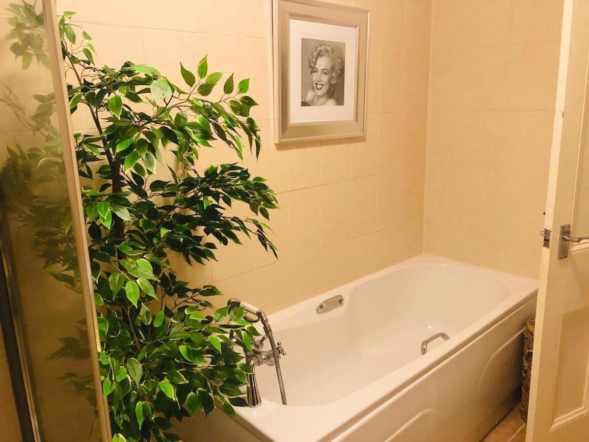 Ilkley Central One Apartment Bagian luar foto